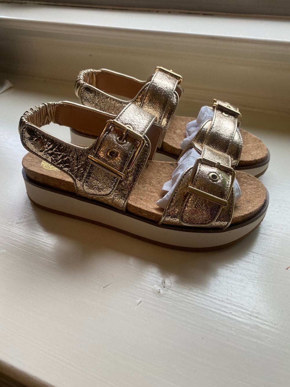 NEW Vince Camuto Anivay Gold Footbed Sandals Size 5M